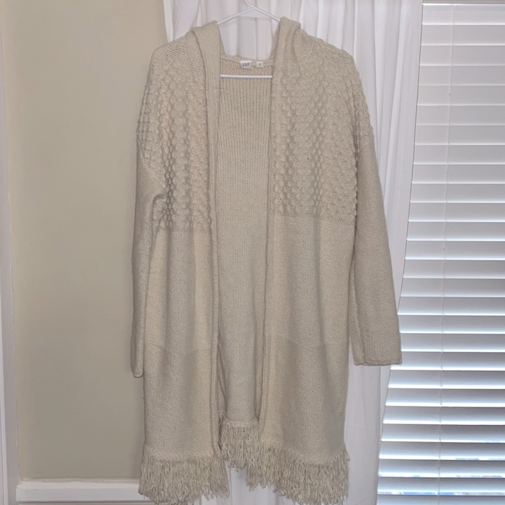 Gap sweater